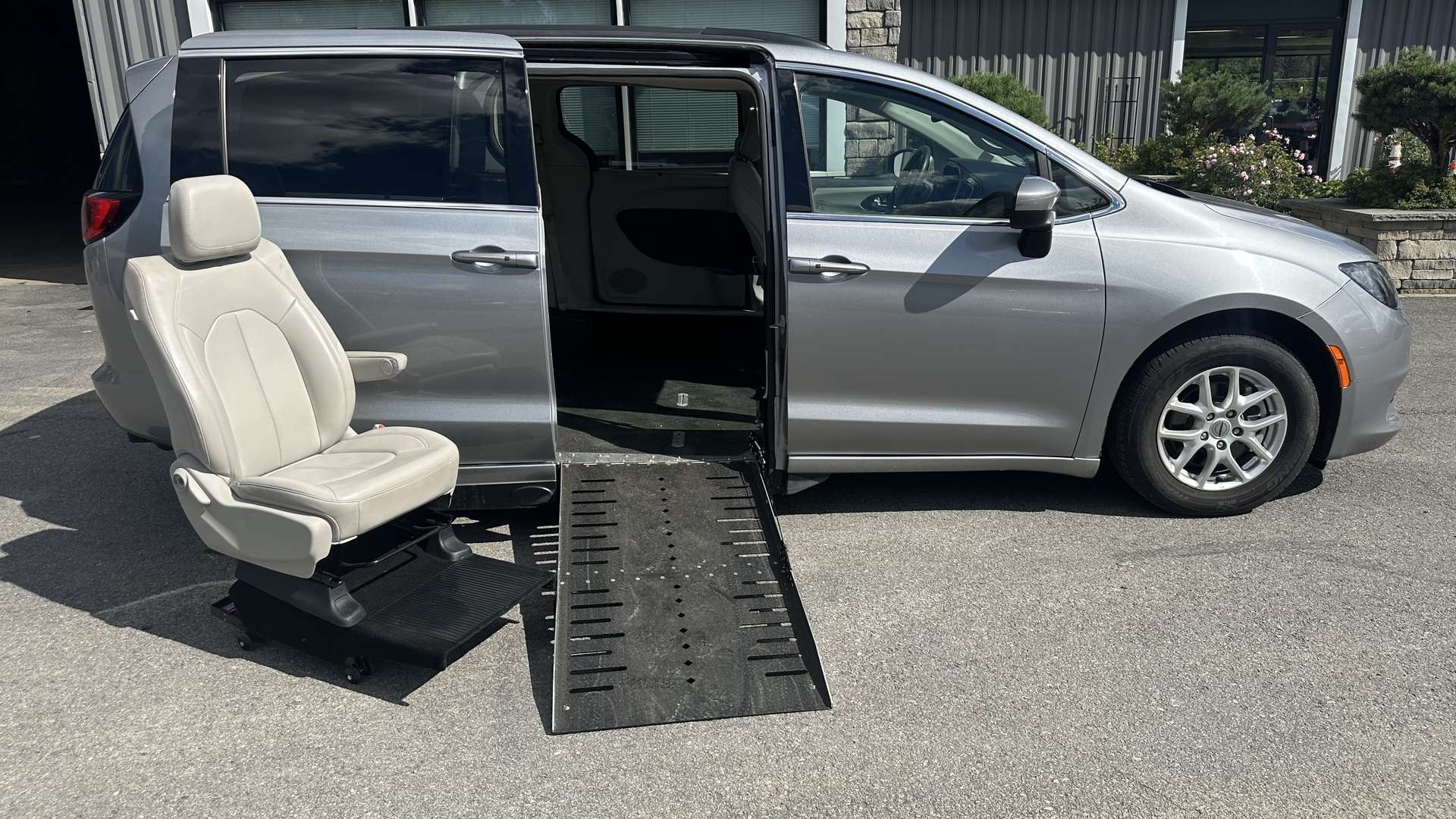 2021 Chrysler Voyager LXI