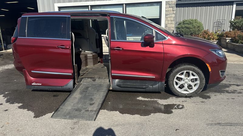 Used 2017 Chrysler Pacifica